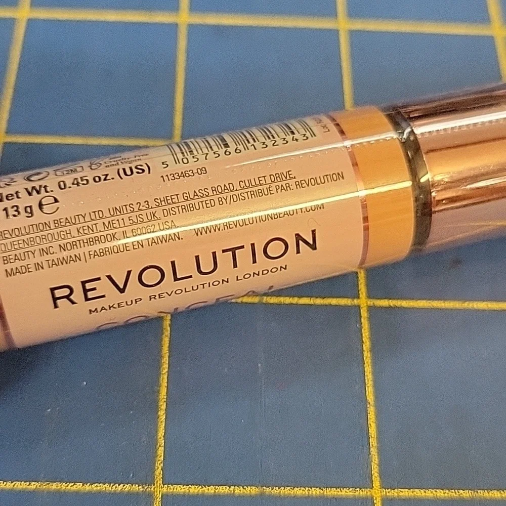 Revolution Conceal & Hydrate Foundation - C6 Cream 13g New Sealed Tube
